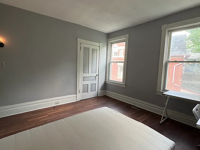627 College St — Photo 12