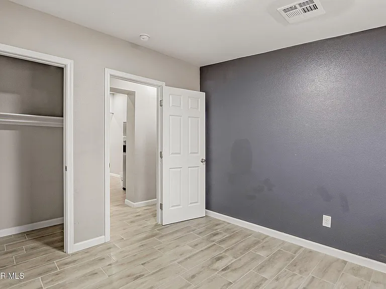 9207 Santa Rosalia Ct #B — Photo 19