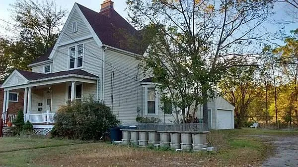 Jarvis Ave — Photo 14