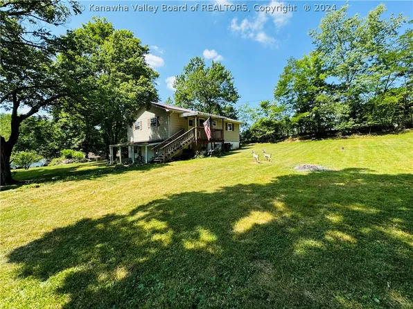 5215 Tyler View Dr, Cross Lanes, WV 25313