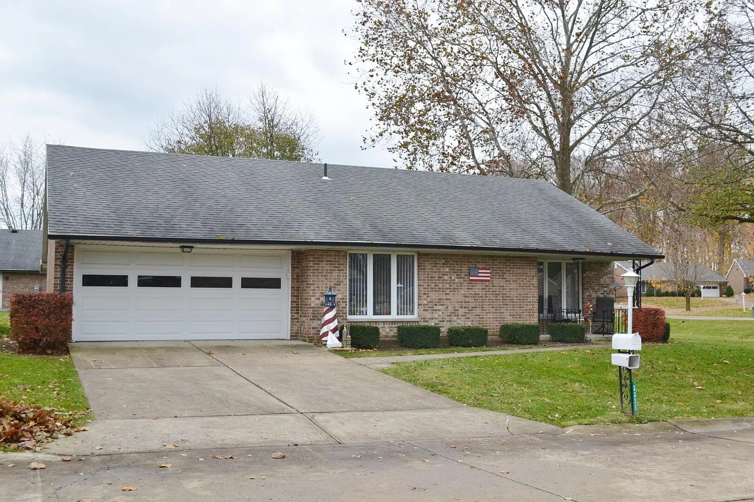 3371 Scotsdale Dr photo 1