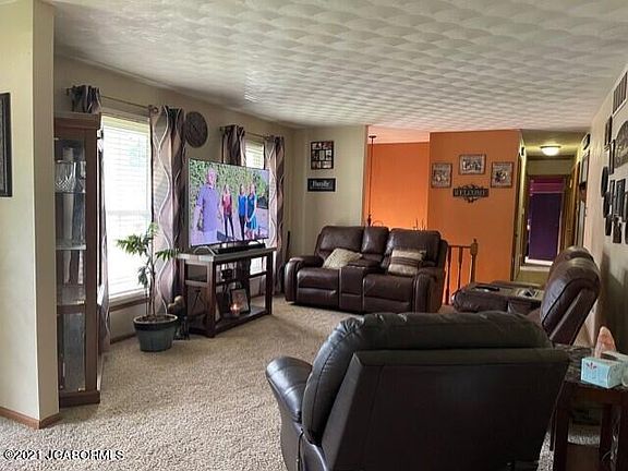 5th image of 1007 Leslie Blvd