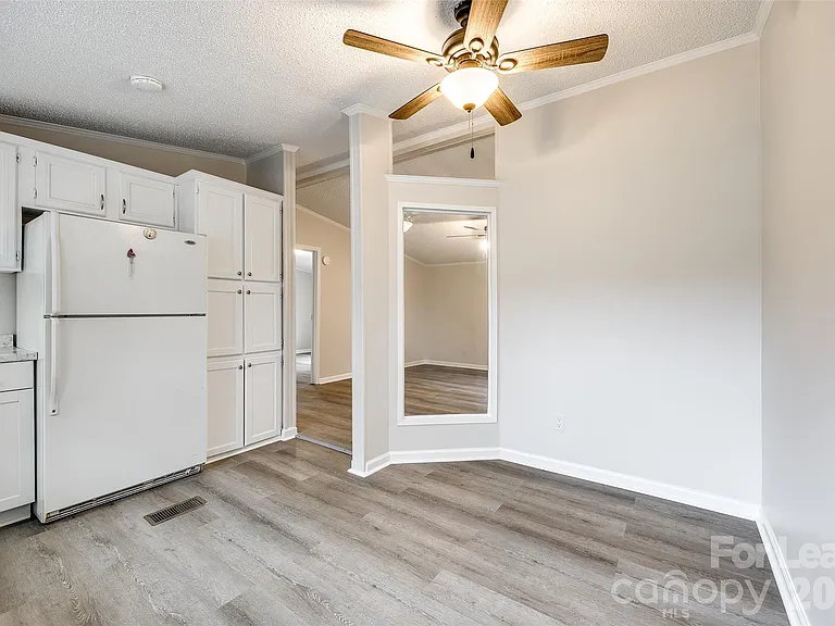 128 Summerglen Dr — Photo 10