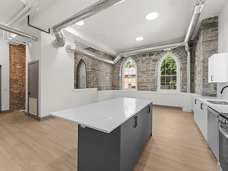 47 Wellington St — Photo 33