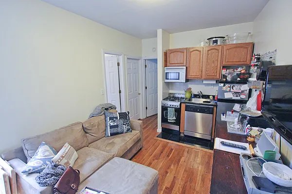 Rented by Jonis Realty | media 22