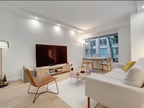 200 East 69th Street 2U image 2 of 9