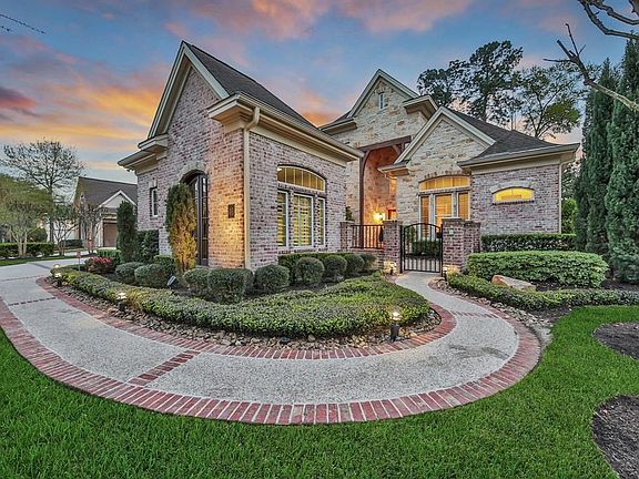 Gorgeous Brick and stone Elevation