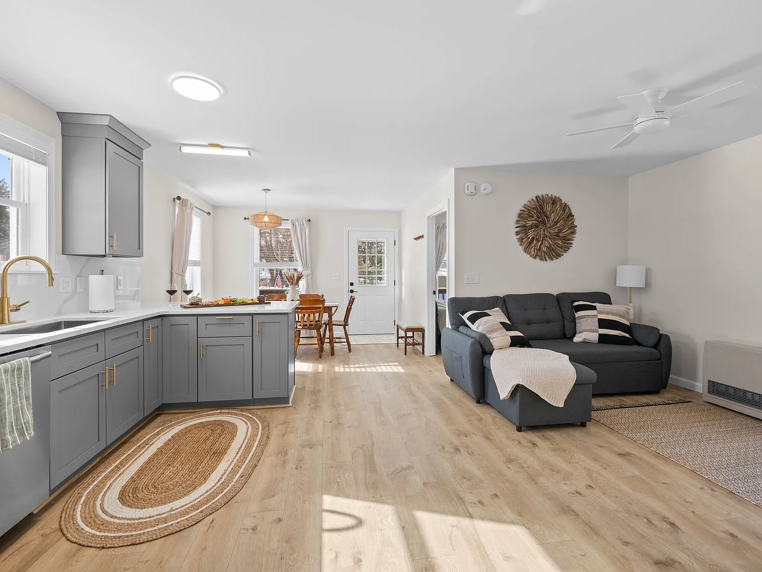 2 bed, 772 sqft, $2,900 — Photo 2