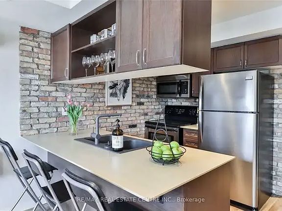 3rd image of 823 Dundas St E #5