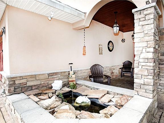 2nd image of 10484 138th St