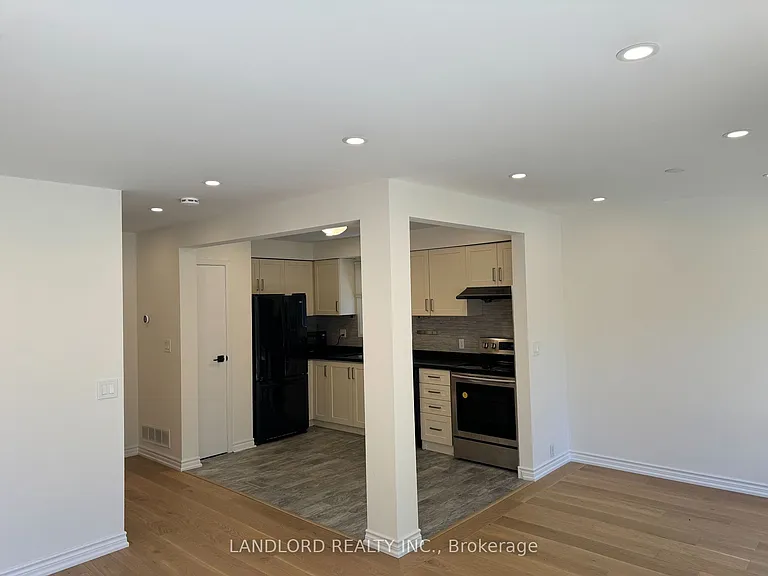 19 Vanessa Rd — Photo 8