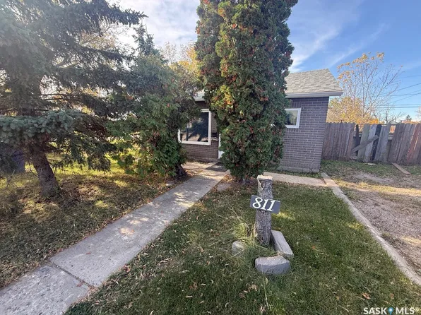 811 109th Street, North Battleford, SK S9A 2C8