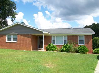 110 Woodlock Ln, Greenwood, SC 29646