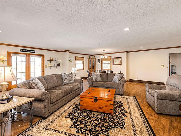 5th image of 12879 Fox Run Ct N
