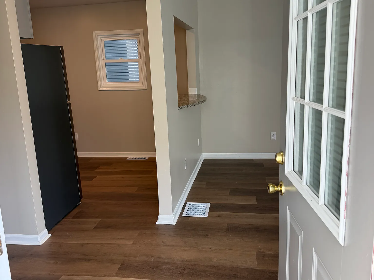 2 bed, 1000 sqft, $1,375 — Photo 2