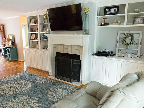 5th image of 215 Rock Creek Dr
