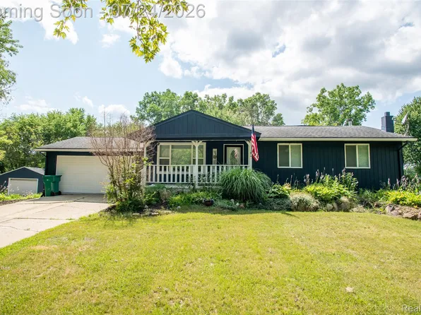 12320 N Holly Rd, Holly, MI 48442