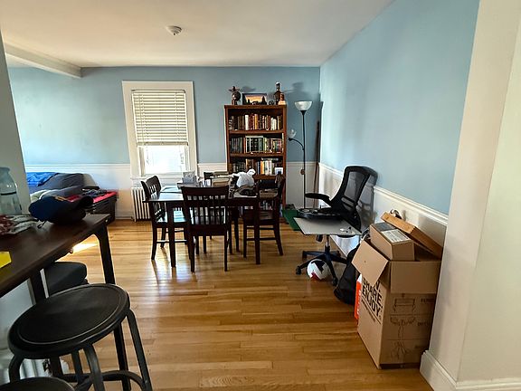 3rd image of 17 Dixon St Floor 2