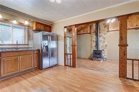 3rd image of 184 Bennett Ave