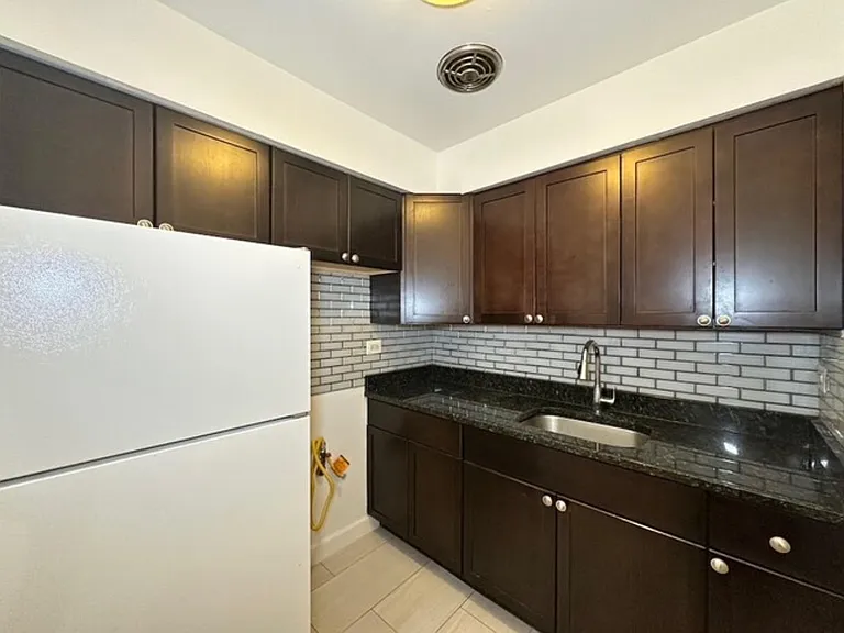 6830-272 N Sheridan Rd — Photo 1