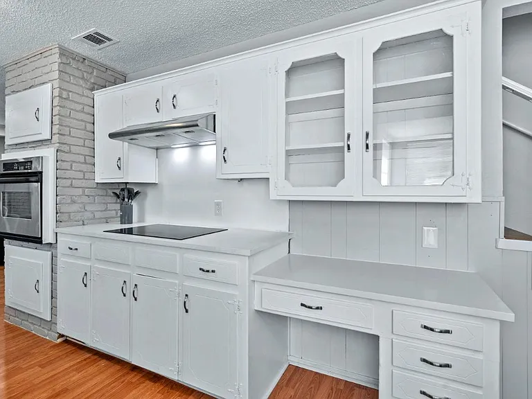 6121 Whitman Ave — Photo 12