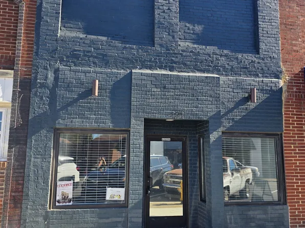 101 S Main St, Mount Pleasant, TN 38474