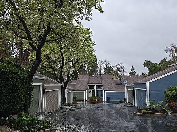 4th image of 412 Camelback Rd