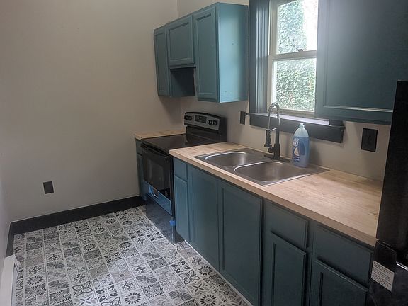 2nd image of 218 N 11th St #2