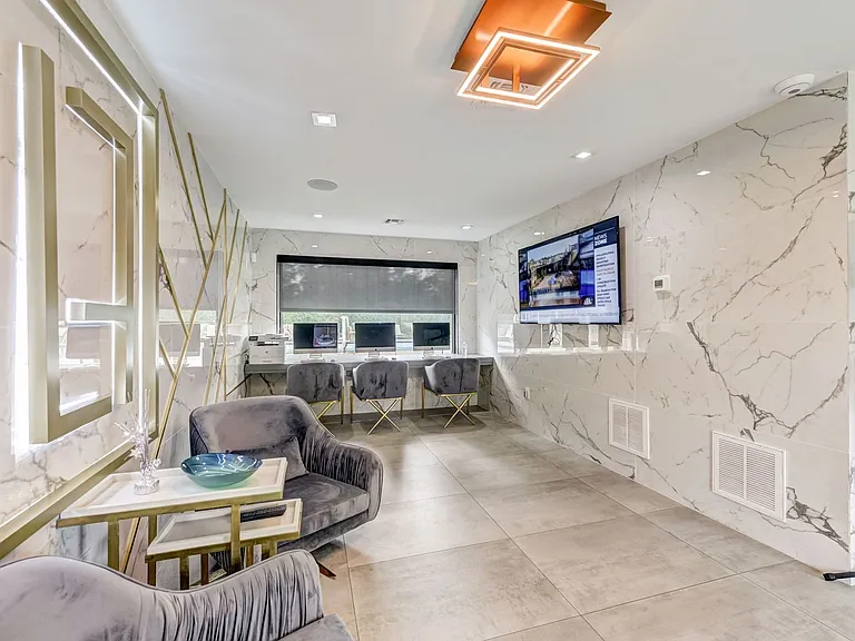 Lavana Falls Apartments — Photo 13