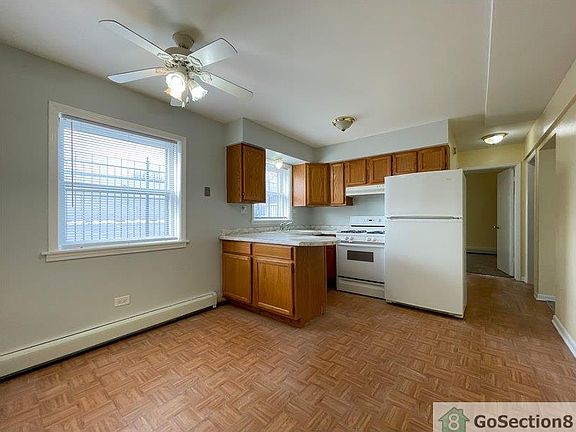 2nd image of 2810 N Lowell Ave APT 1G