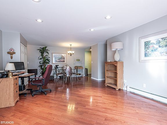 4th image of 5506 Lincoln Ave Unit 423