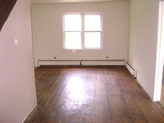 2nd image of 514 Brierhill Dr