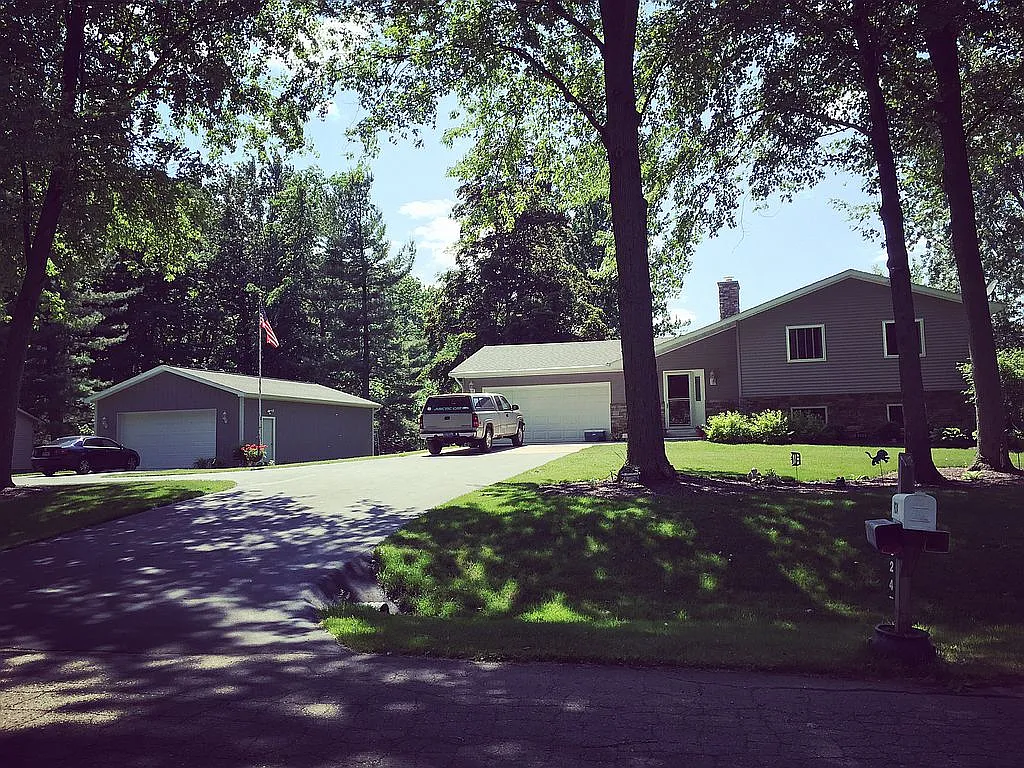 924 Chickasaw Dr photo 1