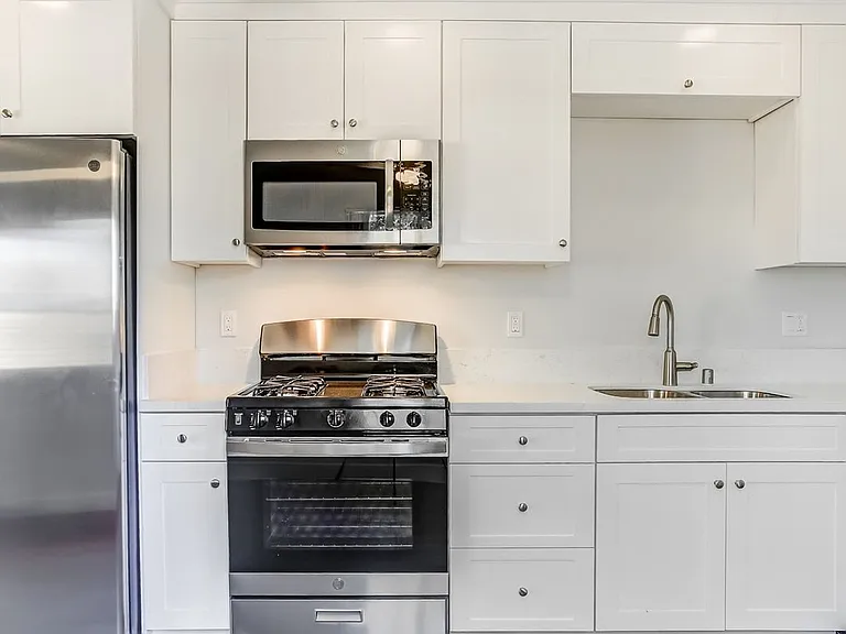 Modern & Beautiful! 2-Bedroom, 1-Bathroom Apartment with Private Patio in Escondido — Photo 9