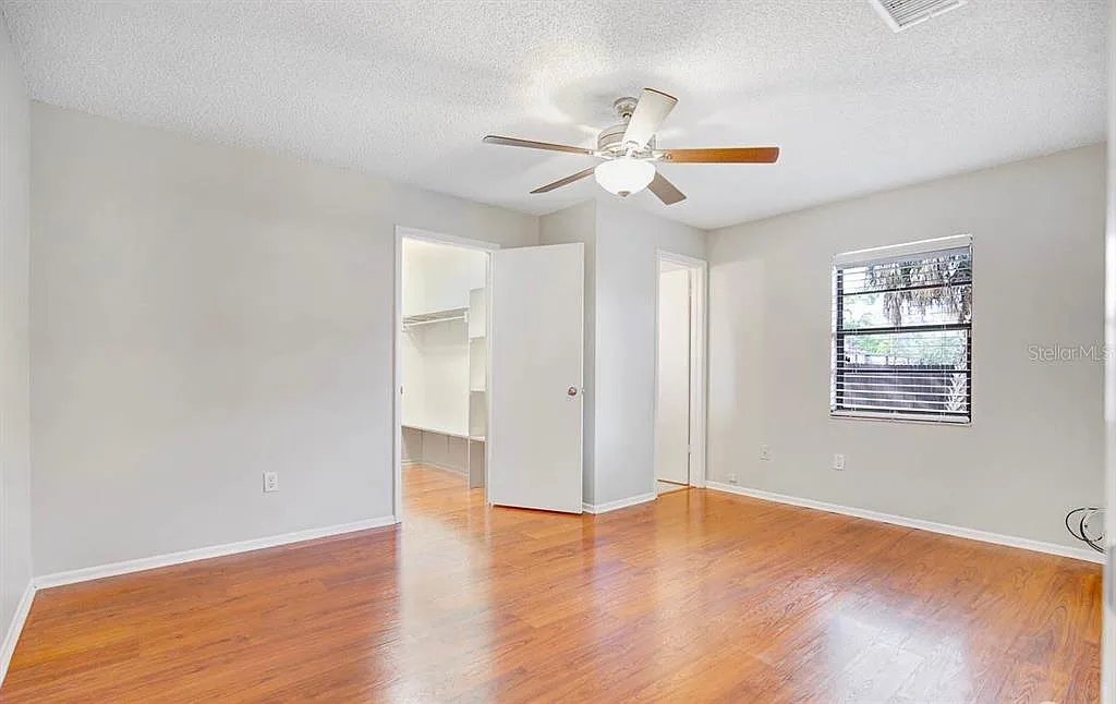 3 bed, 2.0 bath, 1076 sqft, $2,900 — Photo 4