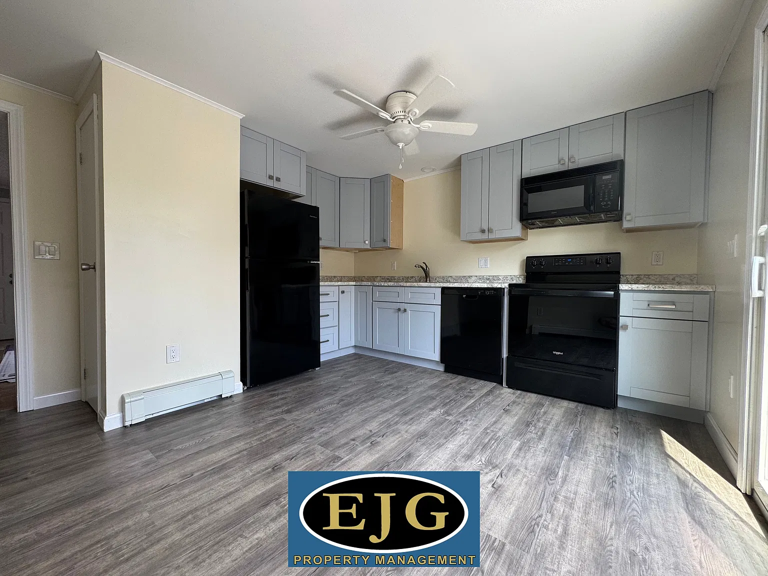 2 bed, 1.5 bath, 925 sqft, $2,050 — Photo 1