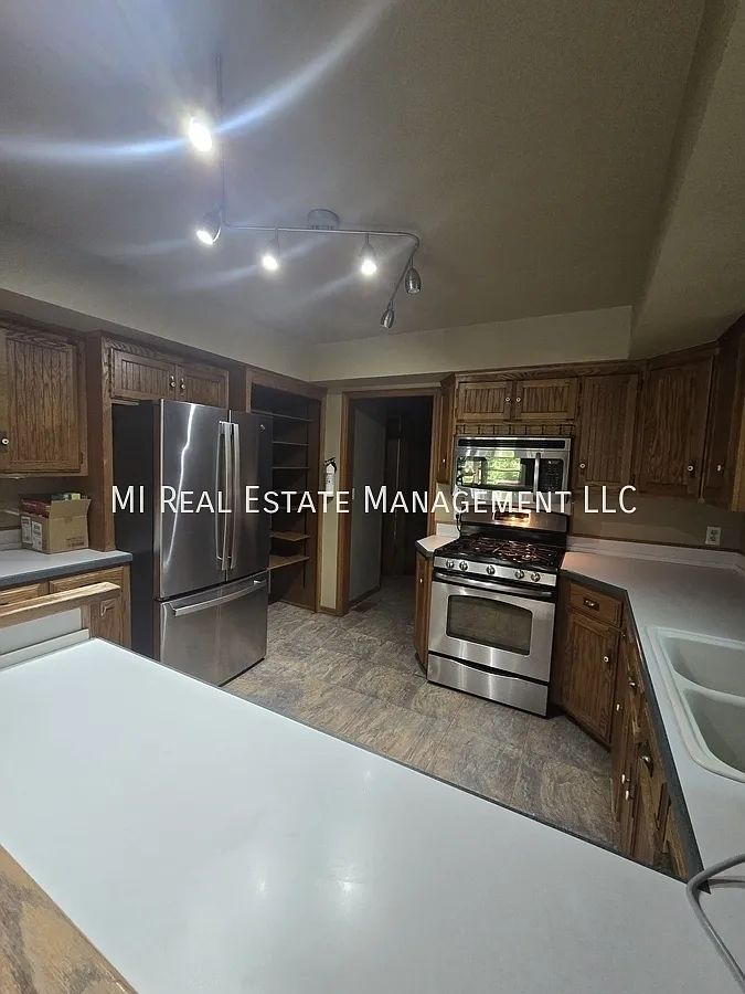 3 bed, 3.5 bath, 1980 sqft, $2,895 — Photo 4