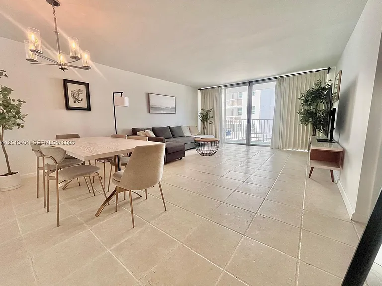 5838 Collins Ave #2D — Photo 8