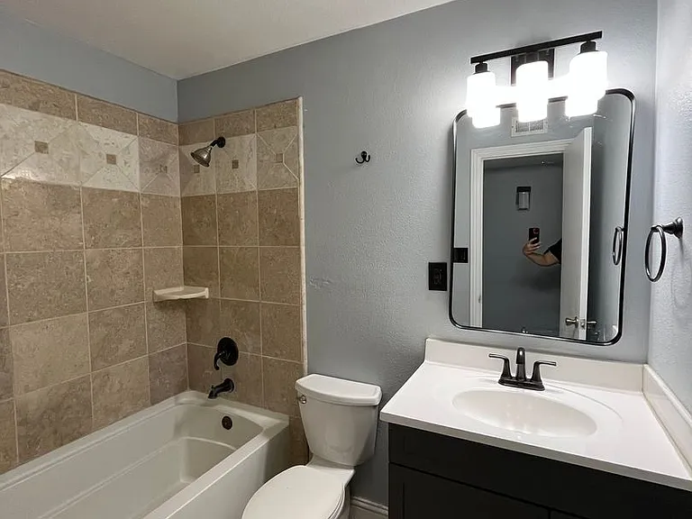 401 N Santa Ana St — Photo 11