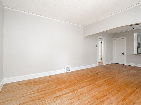4th image of 2-2827 NE Johnson St NE #2