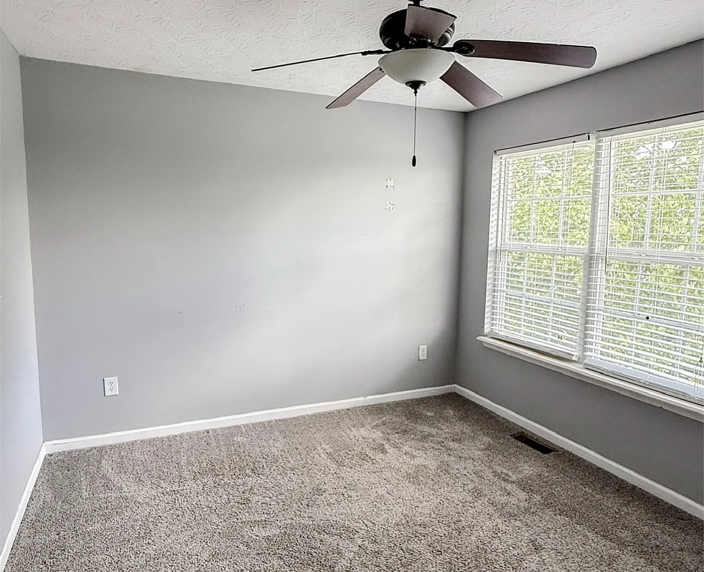 4 bed, 2.5 bath, 1452 sqft, $2,000 — Photo 2