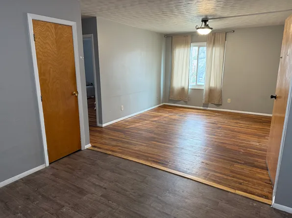 1021 N 5th St APT 4, Burlington, IA 52601