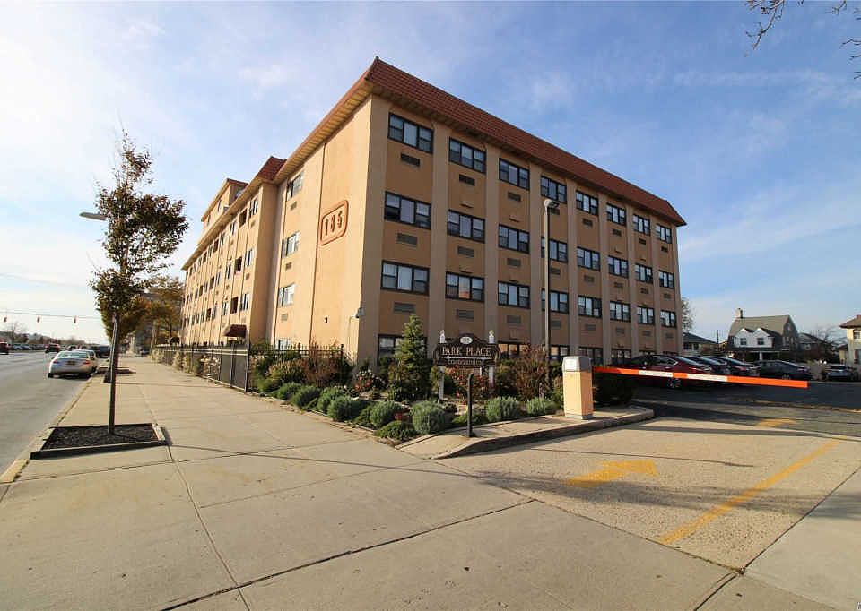 1st image of 185 W Park Ave