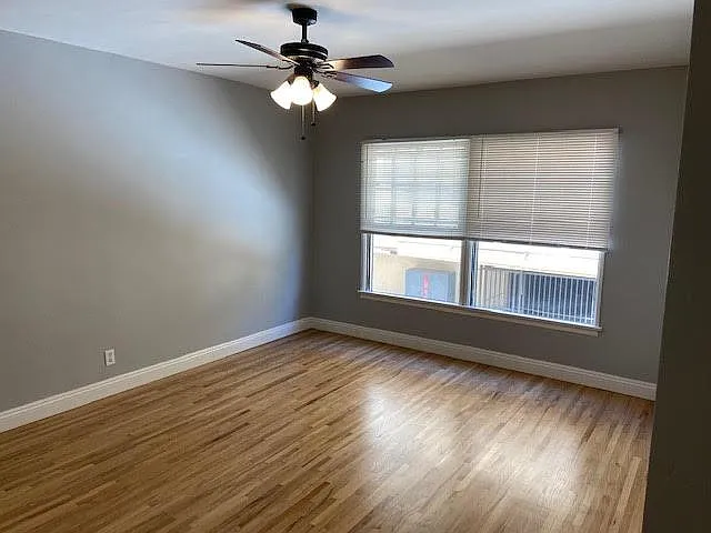 650 Levering Ave — Photo 13