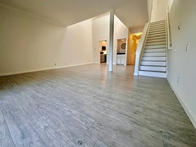 1135 Shoreline Dr — Photo 3