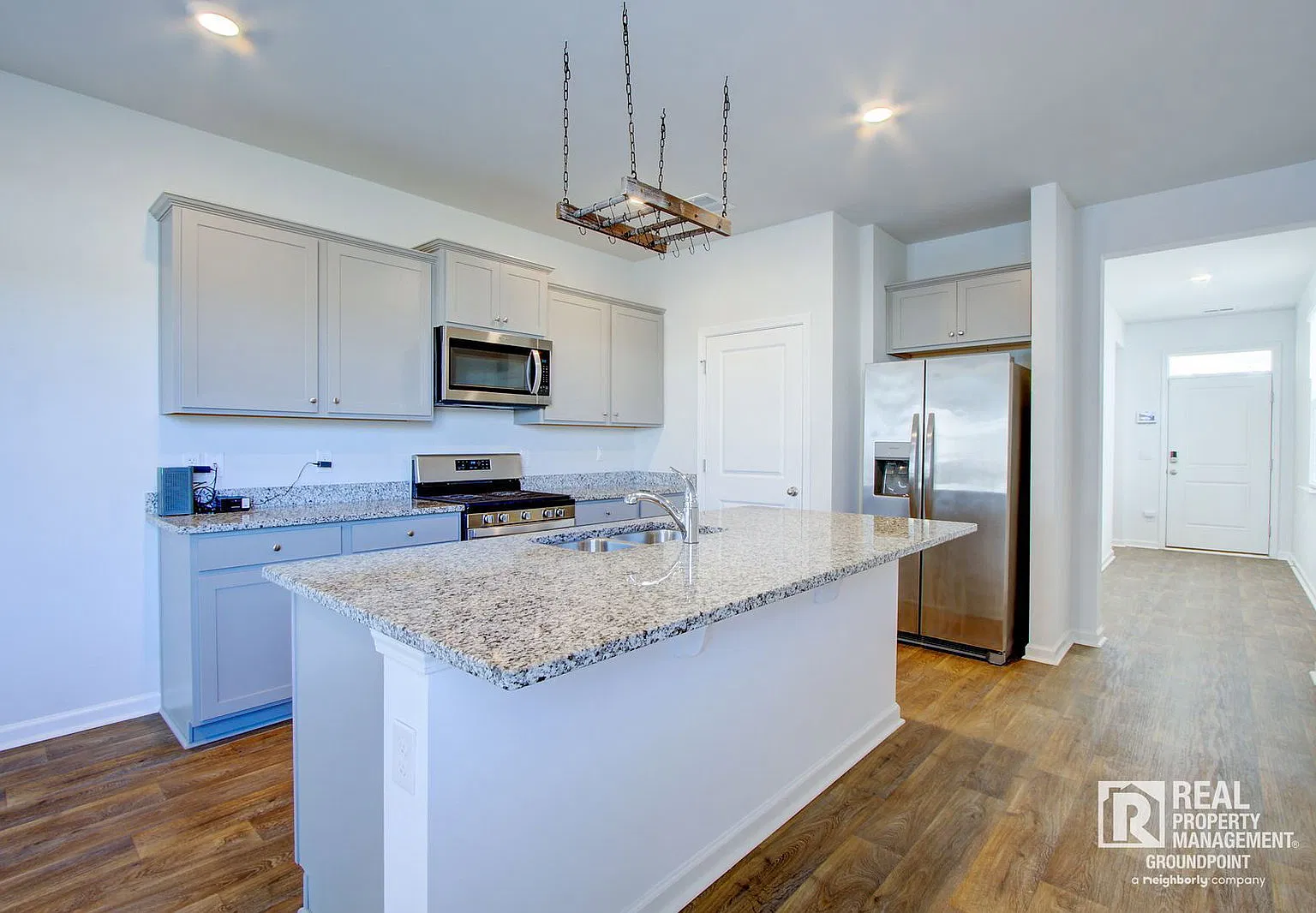 3 bed, 2.0 bath, 1616 sqft, $2,200 — Photo 2