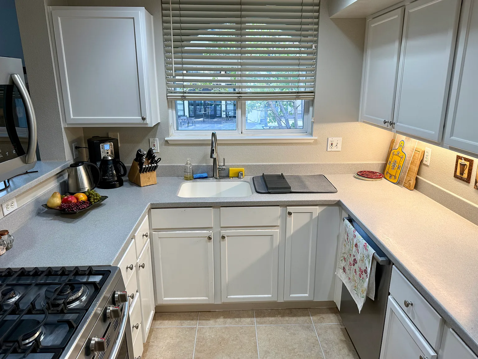 2 bed, 1078 sqft, $5,300 — Photo 3