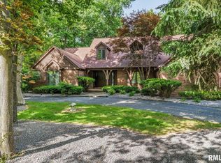 609 W Ravinwoods Rd, Peoria, IL 61615