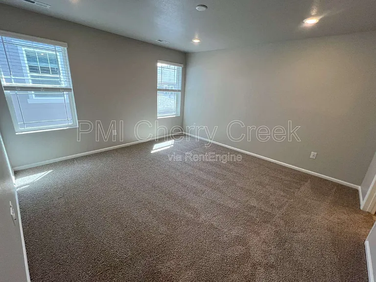 741 N Tempe St — Photo 15