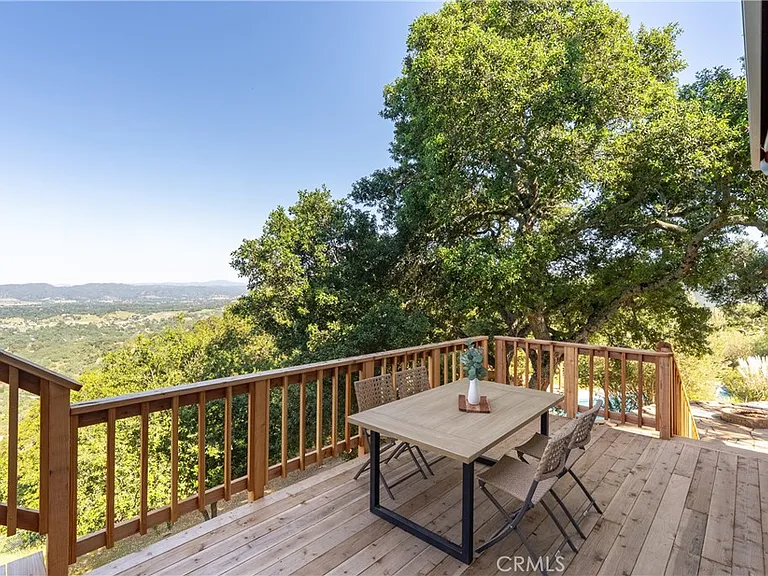 10885 San Marcos Rd — Photo 32